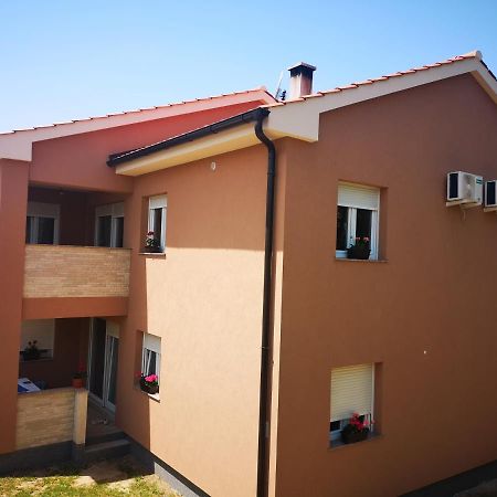 Apartmani Manda Omišalj Eksteriør bilde