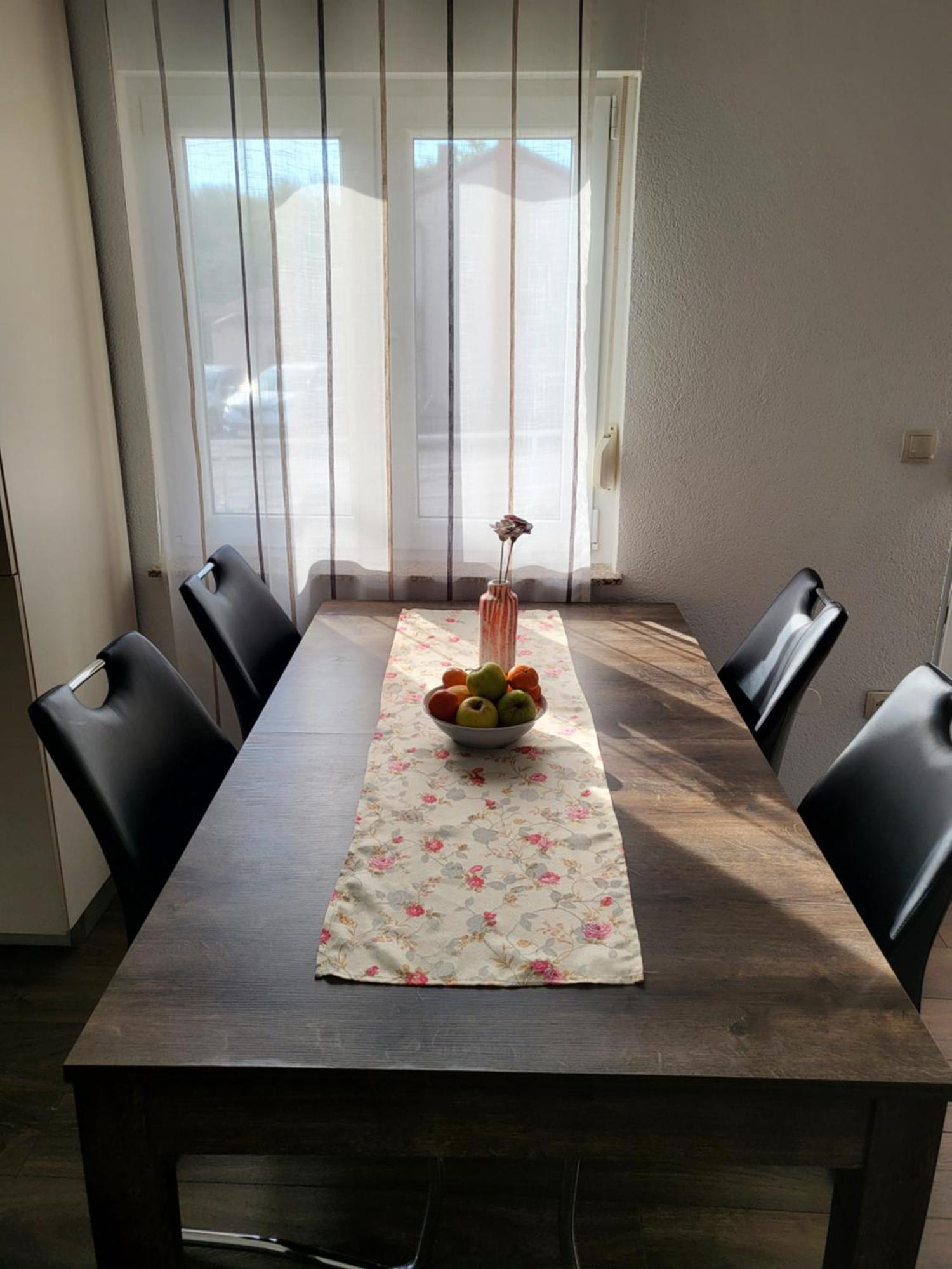 Apartmani Manda Omišalj Eksteriør bilde