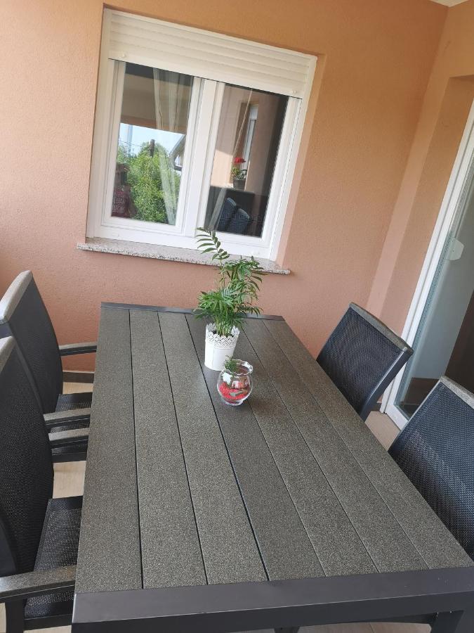 Apartmani Manda Omišalj Eksteriør bilde